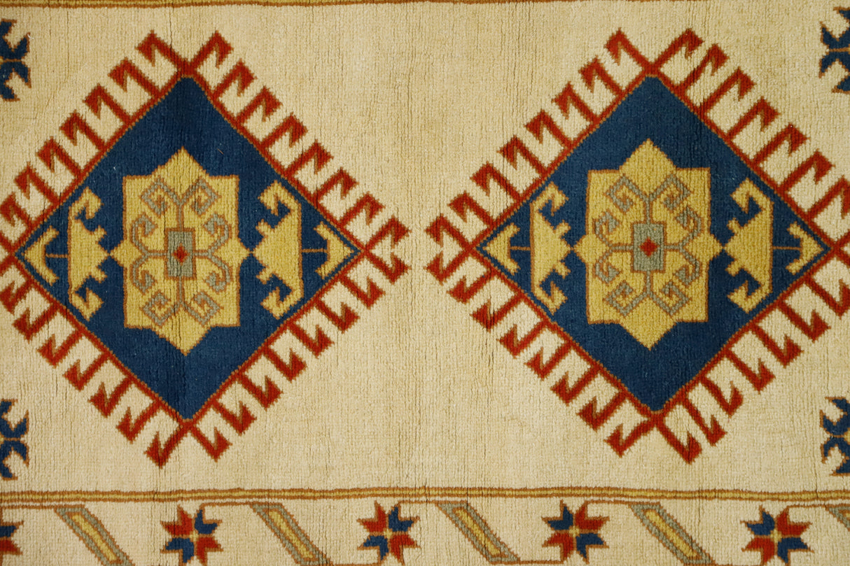 Alakır / 3x5 Vintage Turkish Area Rug Close Up