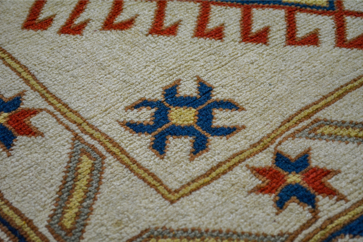 Alakır / 3x5 Vintage Turkish Area Rug Detail