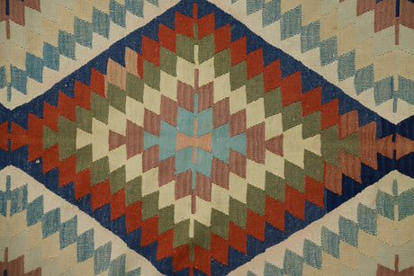 Balabancı / 5x9 Muted Vintage Boho Kilim Rug Close Up