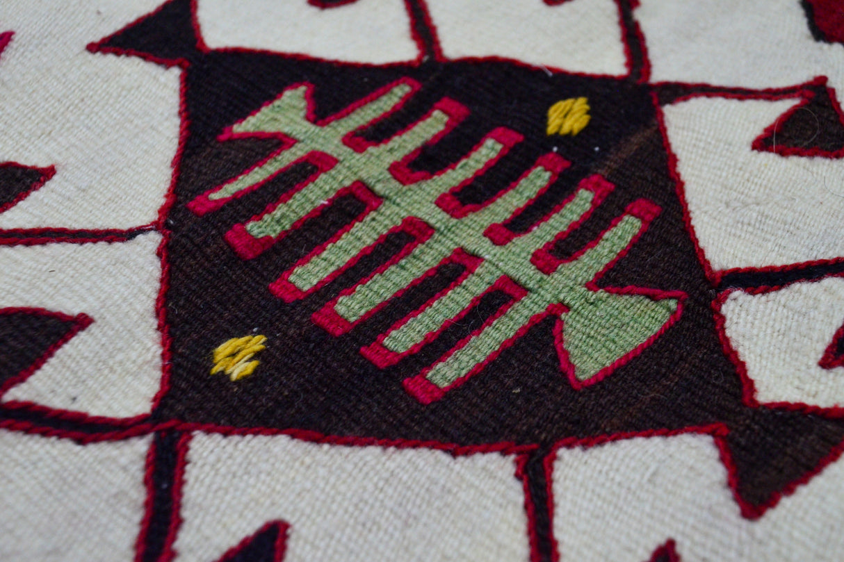 Davutlar / 4x5 Vintage Bohemian Kilim Rug Detail