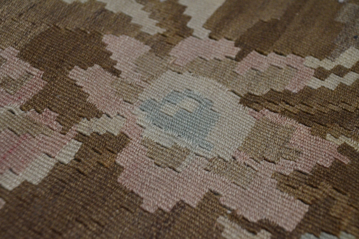 Dogantarla / 6x9 Handmade Vintage Wool Kilim Rug Detail
