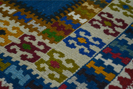 Felahiye / 2x3 Vintage Wool Oriental Kilim Rug Detail