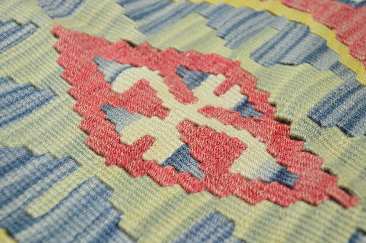 Helvadere / 3x5 Vintage Turkish Area Kilim Rug Detail