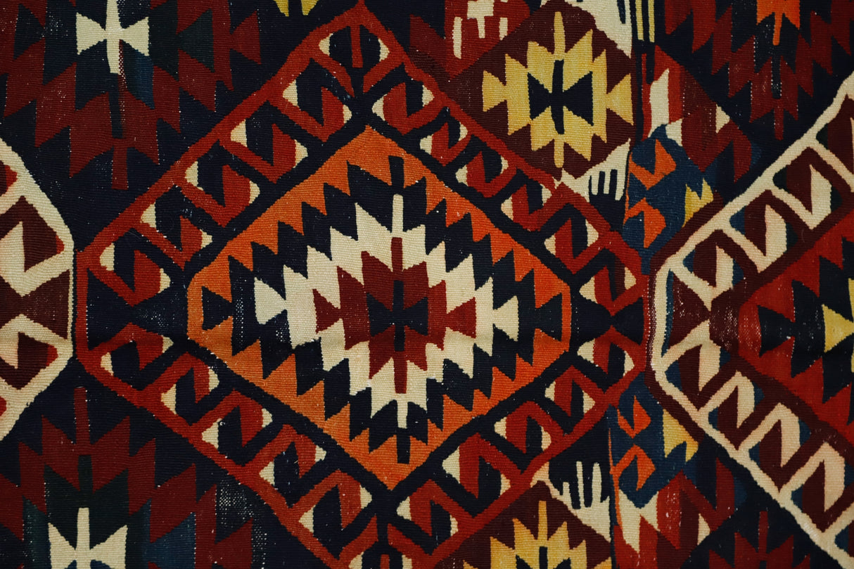 Kırka / 5x9 Rustic Vintage Turkish Kilim Rug Close Up