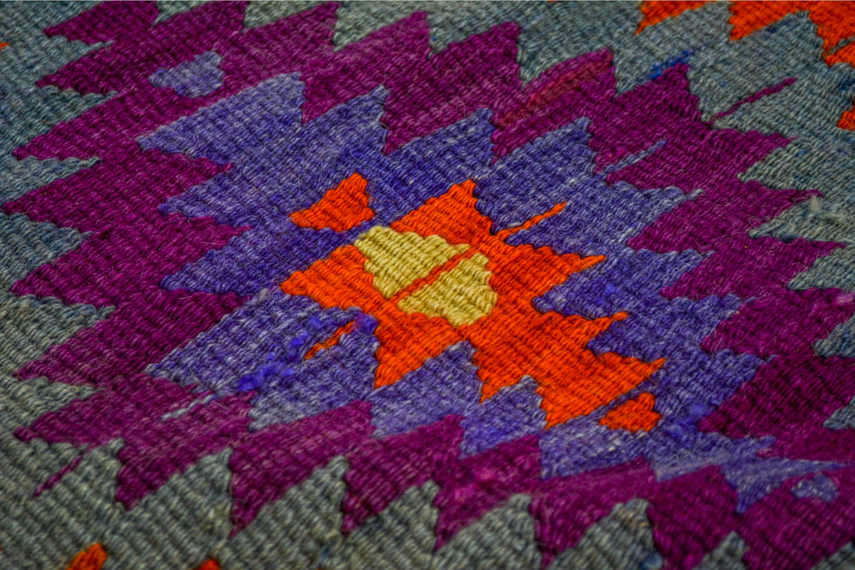 Karadere / 5x7 Tribal Turkish Boho Kilim Rug Front Side Detail