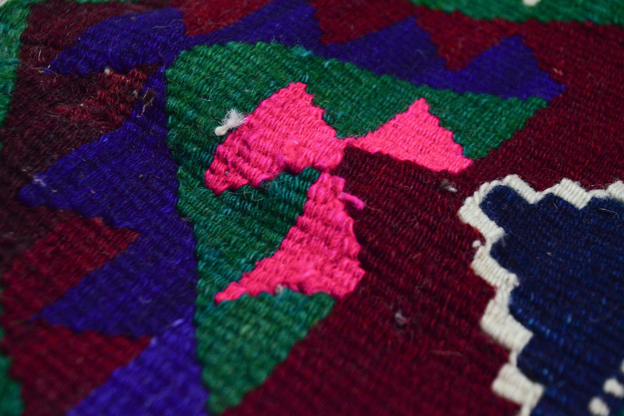 Karakece / 5x8 Red Vintage Anatolian Kilim Detail