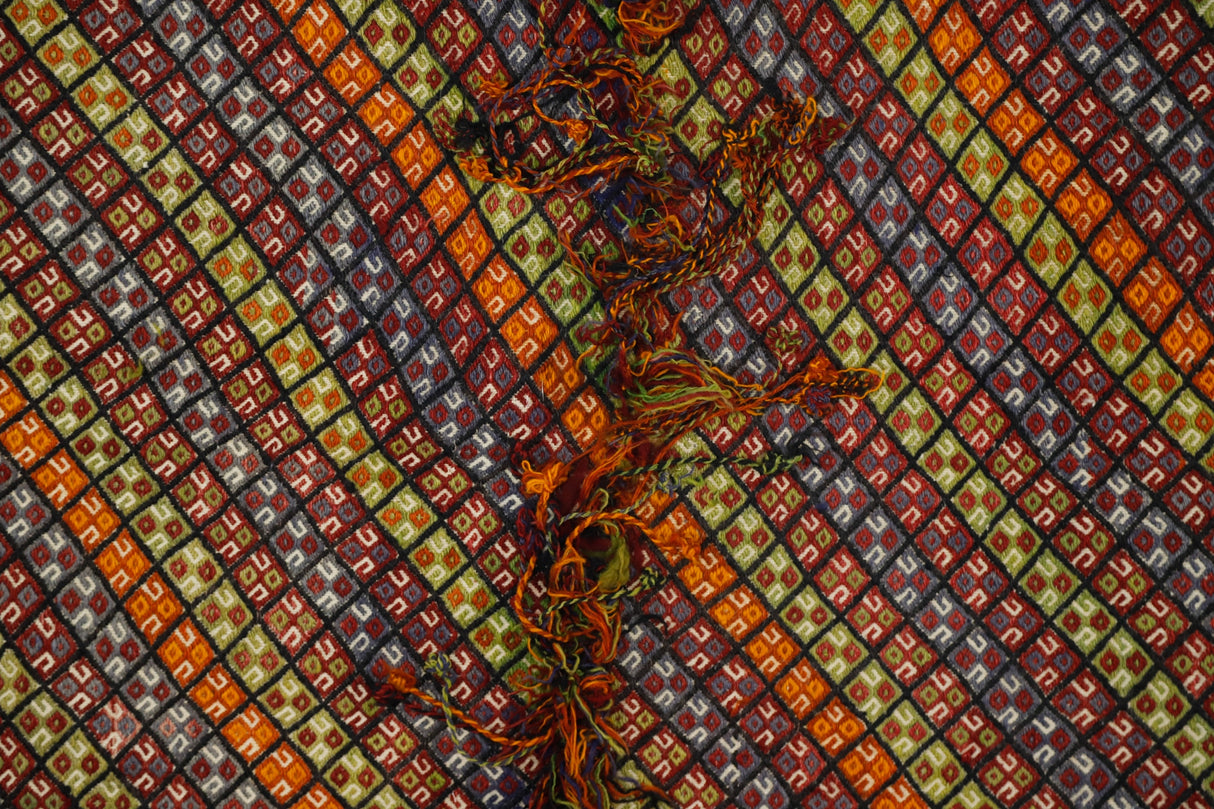 Kibaryuva / 4x6 Oriental Vintage Boho Kilim Rug Close Up