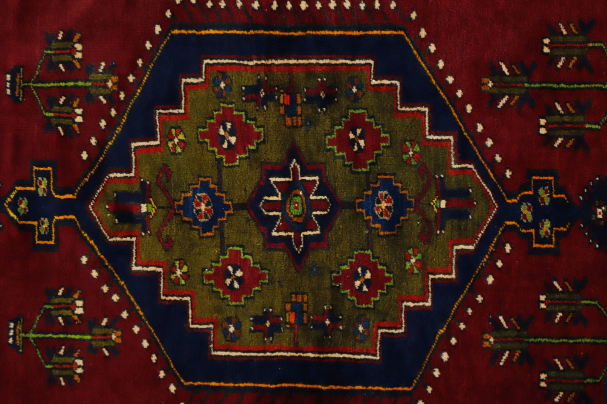 Kirmiziyahsi / 4x7 Wool Turkish Area Rug Close Up