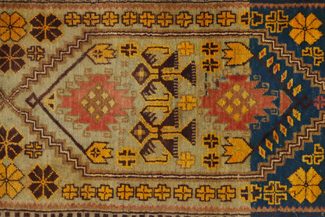 Sarayhan / 1x4 Vintage Handmade Turkish Area Rug Close Up