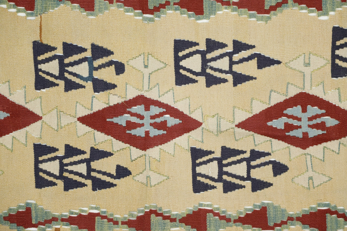 Tomarza / 3x5 Bohemian Wool Turkish Kilim Rug Close Up