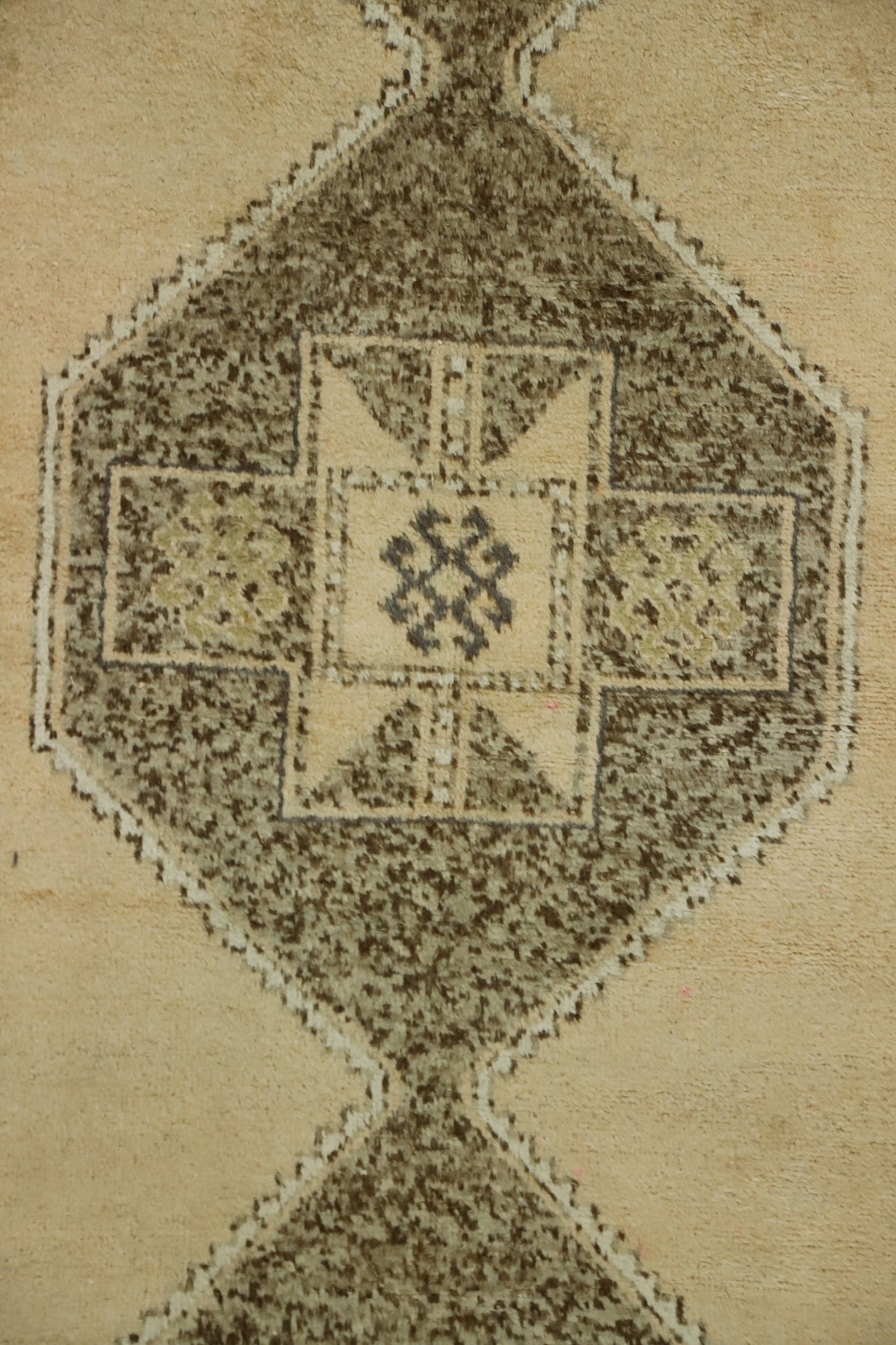 Yunak / 4x11 Vintage Pastel Hallway Rug Runner Close Up