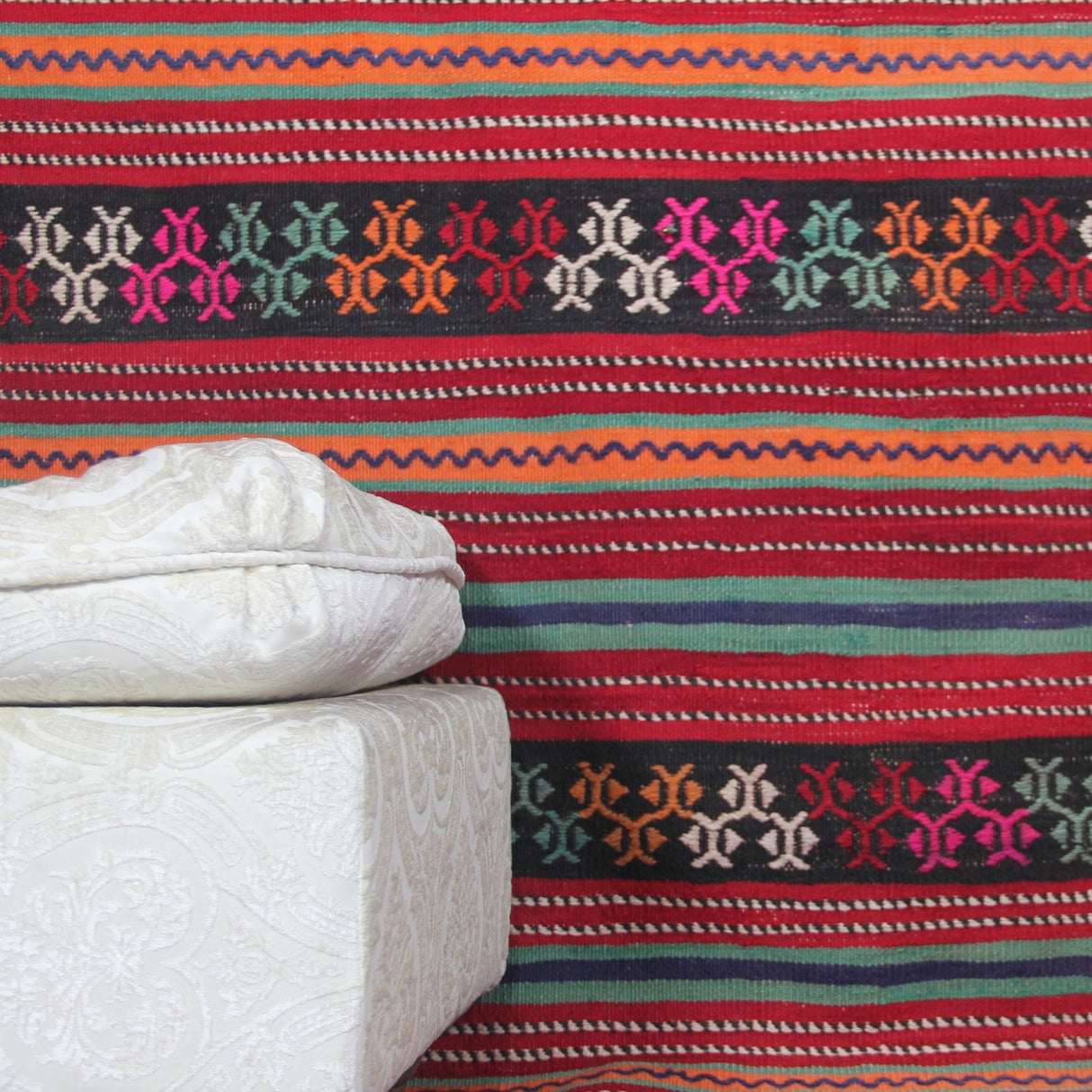 Vintage Pink Boho Rug - 6x9 ft | Handmade Turkish Wool Kilim for Living Room