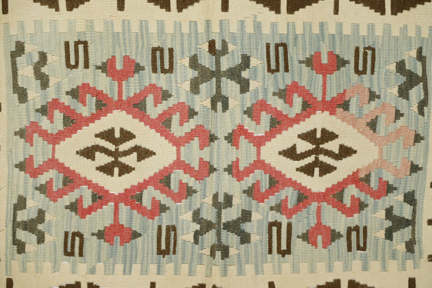 Akbulak / 2x3 Vintage Turkish Kilim Rug Close Up