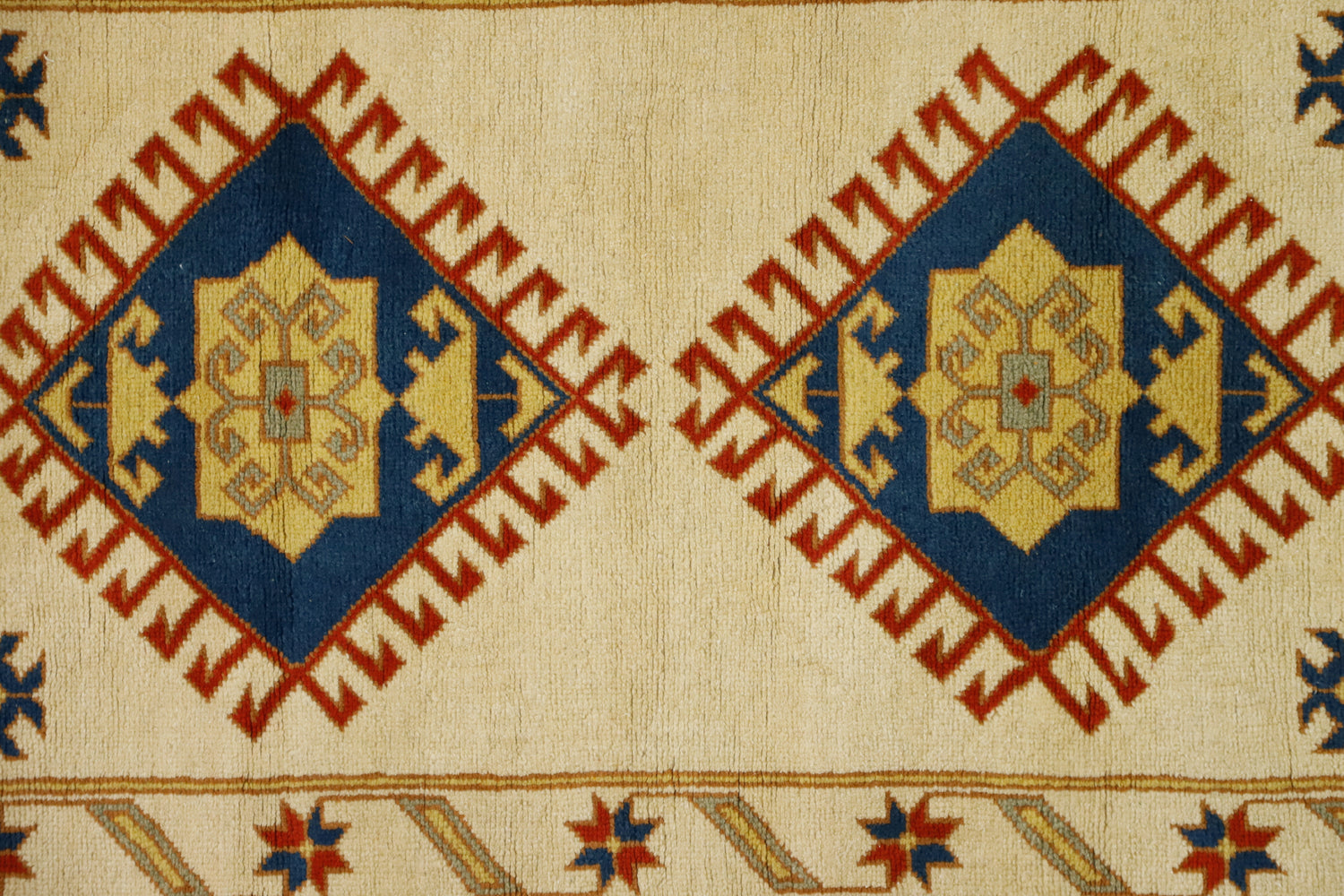 Alakır / 3x5 Vintage Turkish Area Rug Close Up