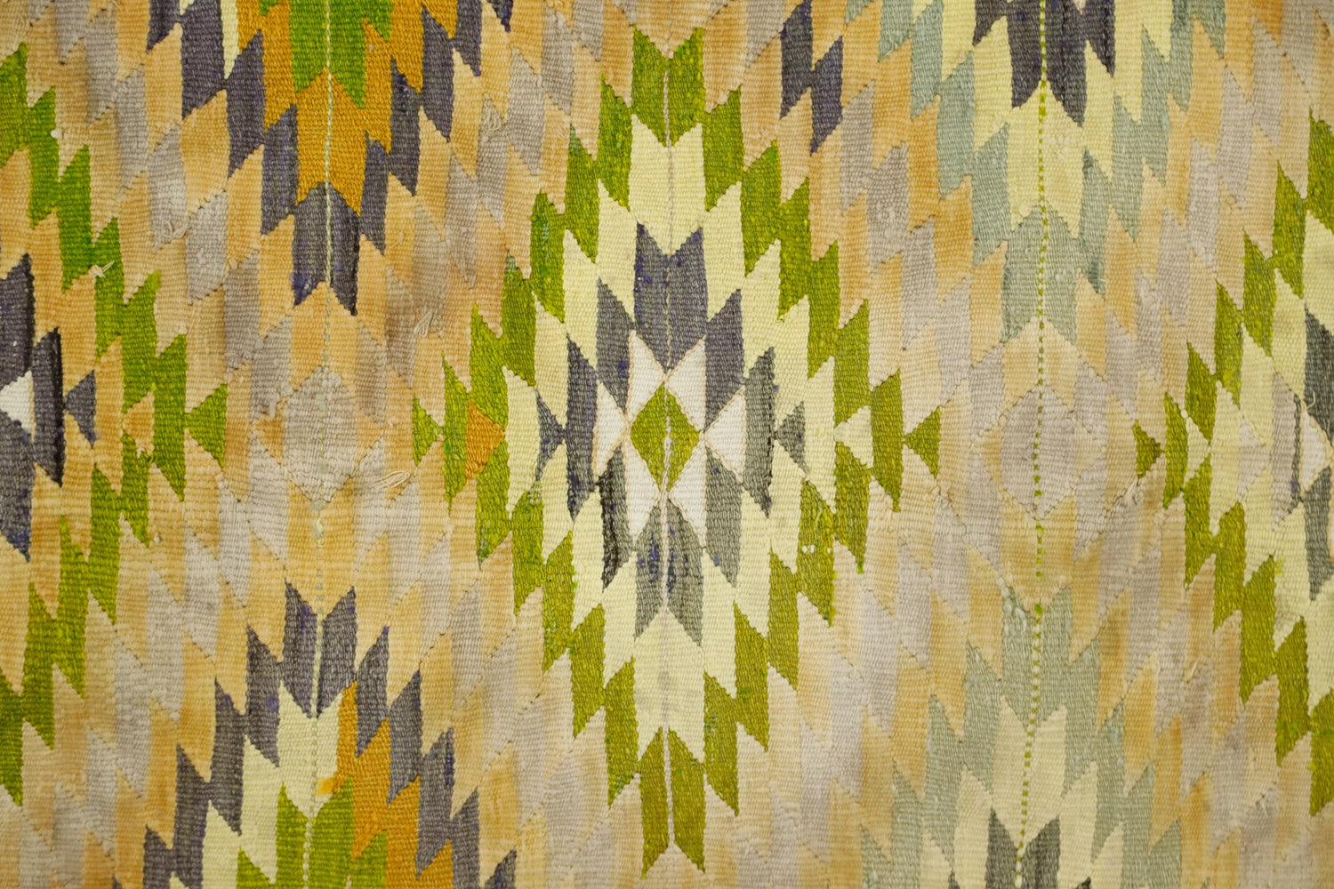 Avdul / 4x8 Muted Vintage Handmade Area Rug Close Up