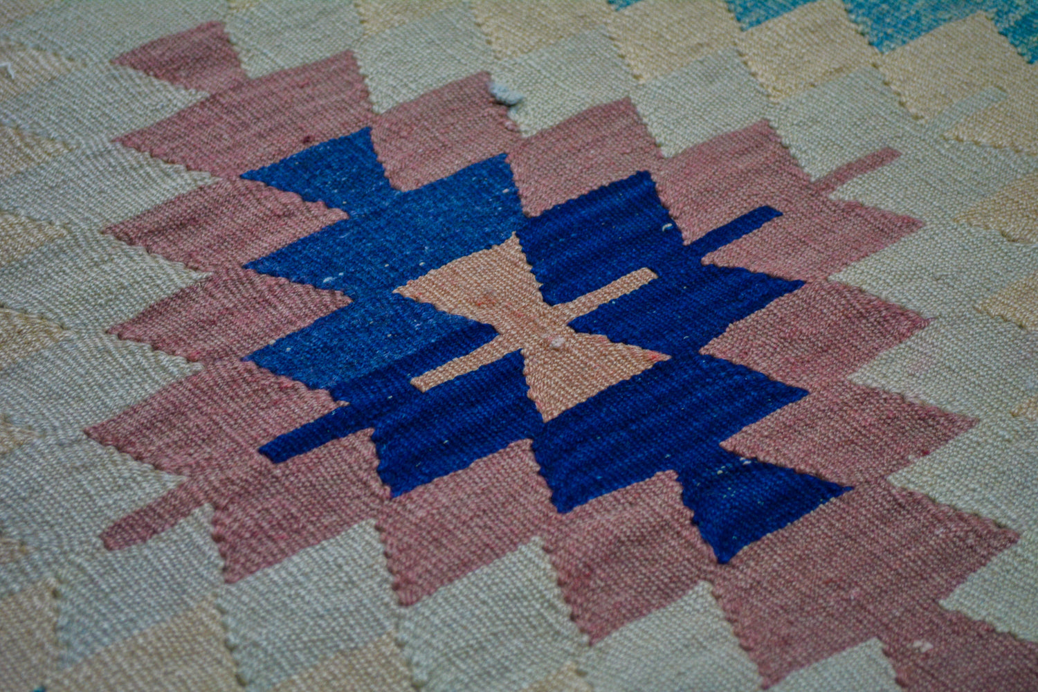 Balabancı / 5x9 Muted Vintage Boho Kilim Rug Detail