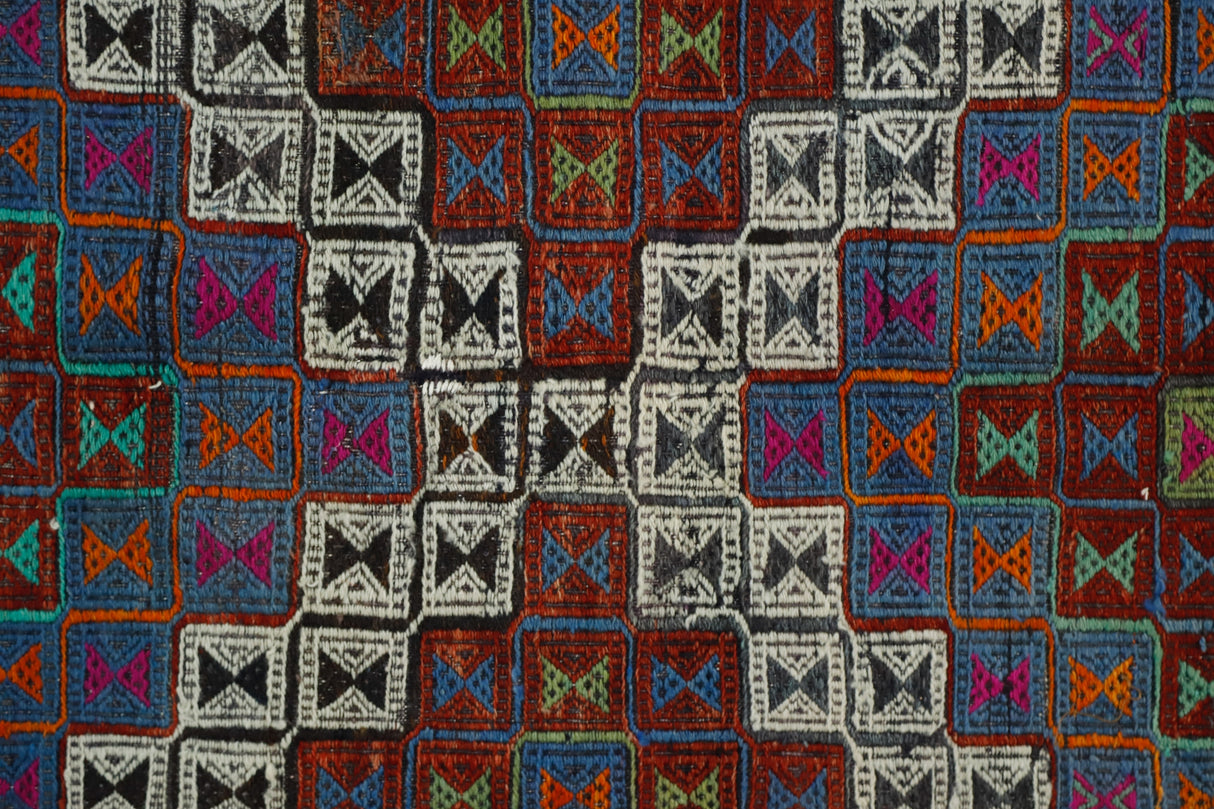Bezirci / 5x9 Vintage Wool Oriental Kilim Rug Close Up
