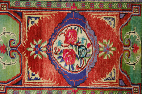 Bozen / 2x3 Vintage Floral Handmade Area Rug Close Up