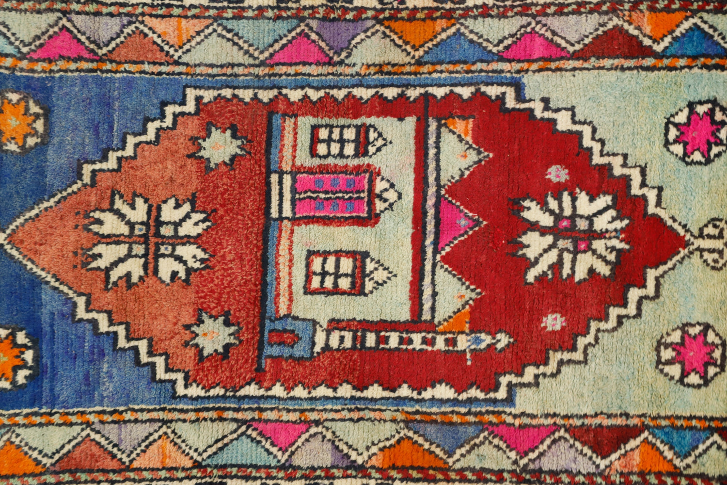 Dedeburnu / 2x4 Old Handmade Tribal Prayer Rug Close Up