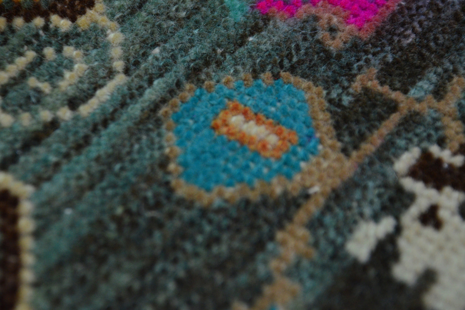 Deregumu / 1x3 Floral Vintage Turkish Rug Detail