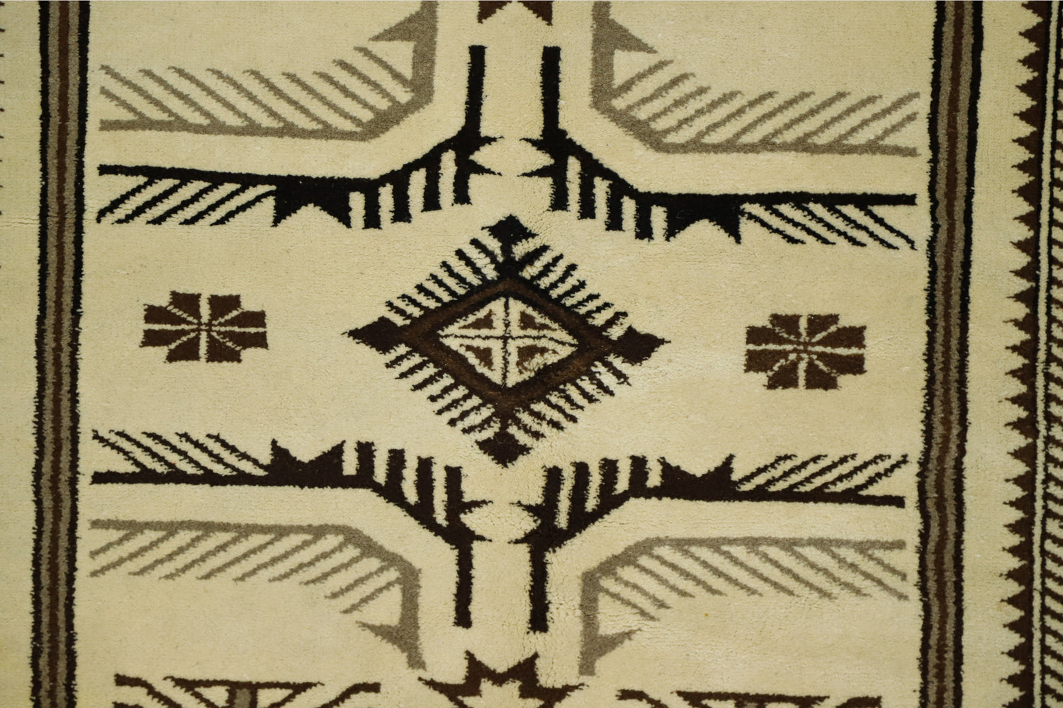 Dursunbey / 5x8 Neutral Vintage Oriental Rug Close Up