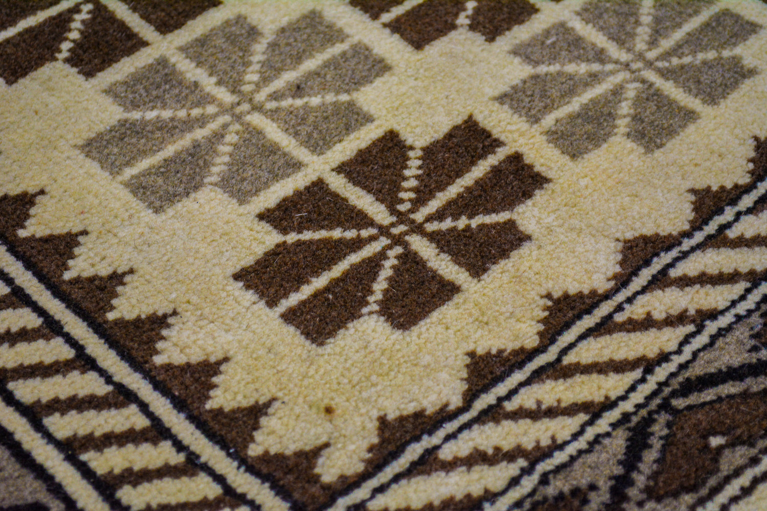 Dursunbey / 5x8 Neutral Vintage Oriental Rug Detail
