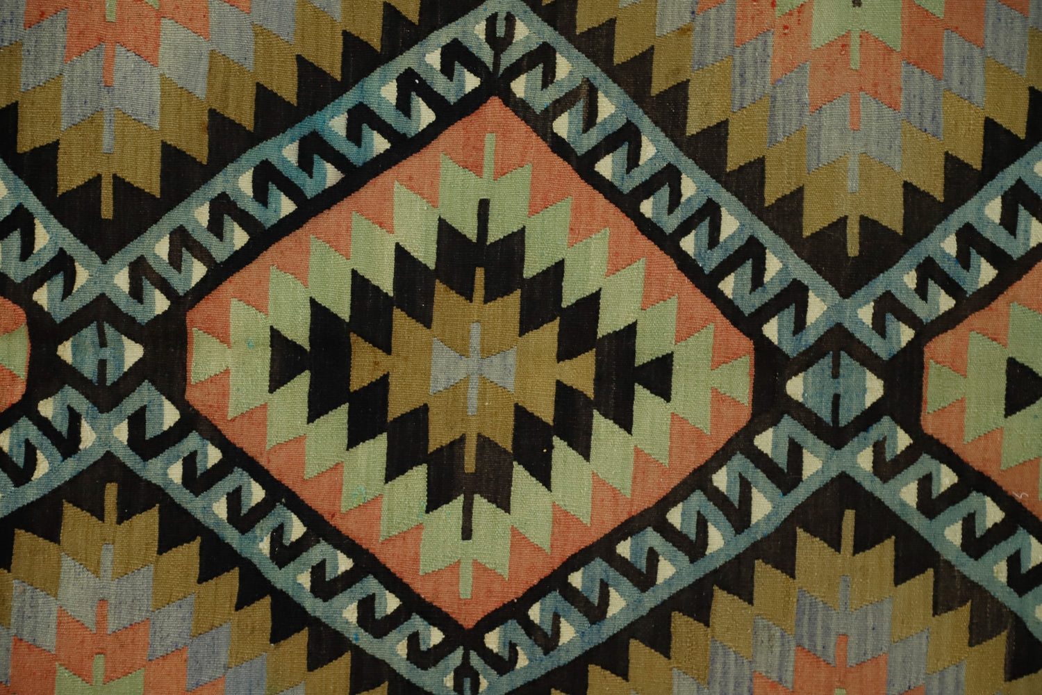 Emirli / 6x10 Geometric Vintage Wool Kilim Rug Close Up
