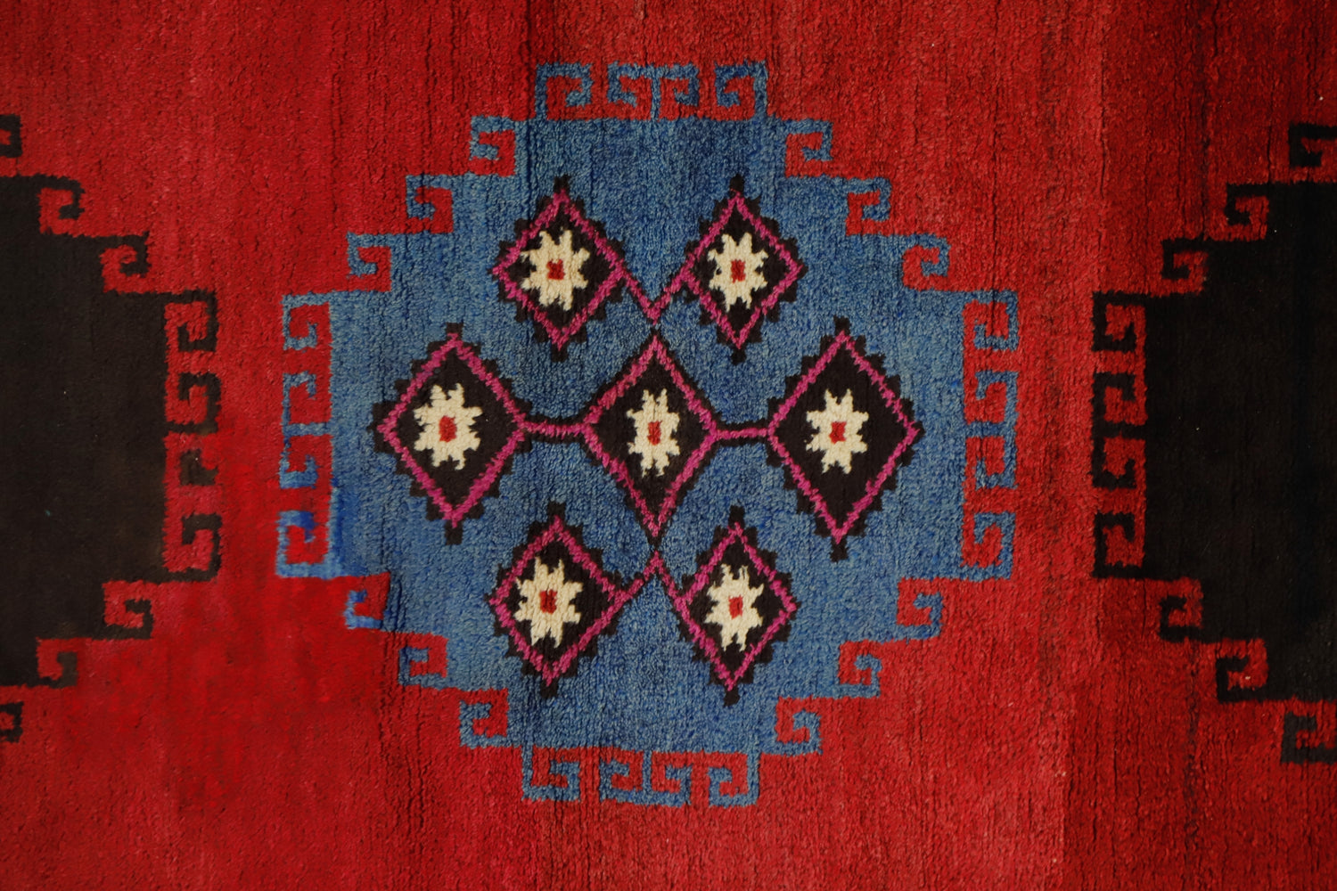 Erdek / 4x7 Red Anatolian Wool Rug Close Up