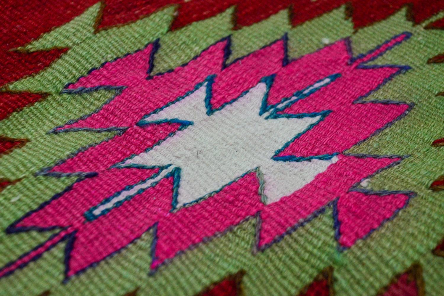 Esenli / 5x9 Bohemian Wool Tribal Kilim Rug Detail