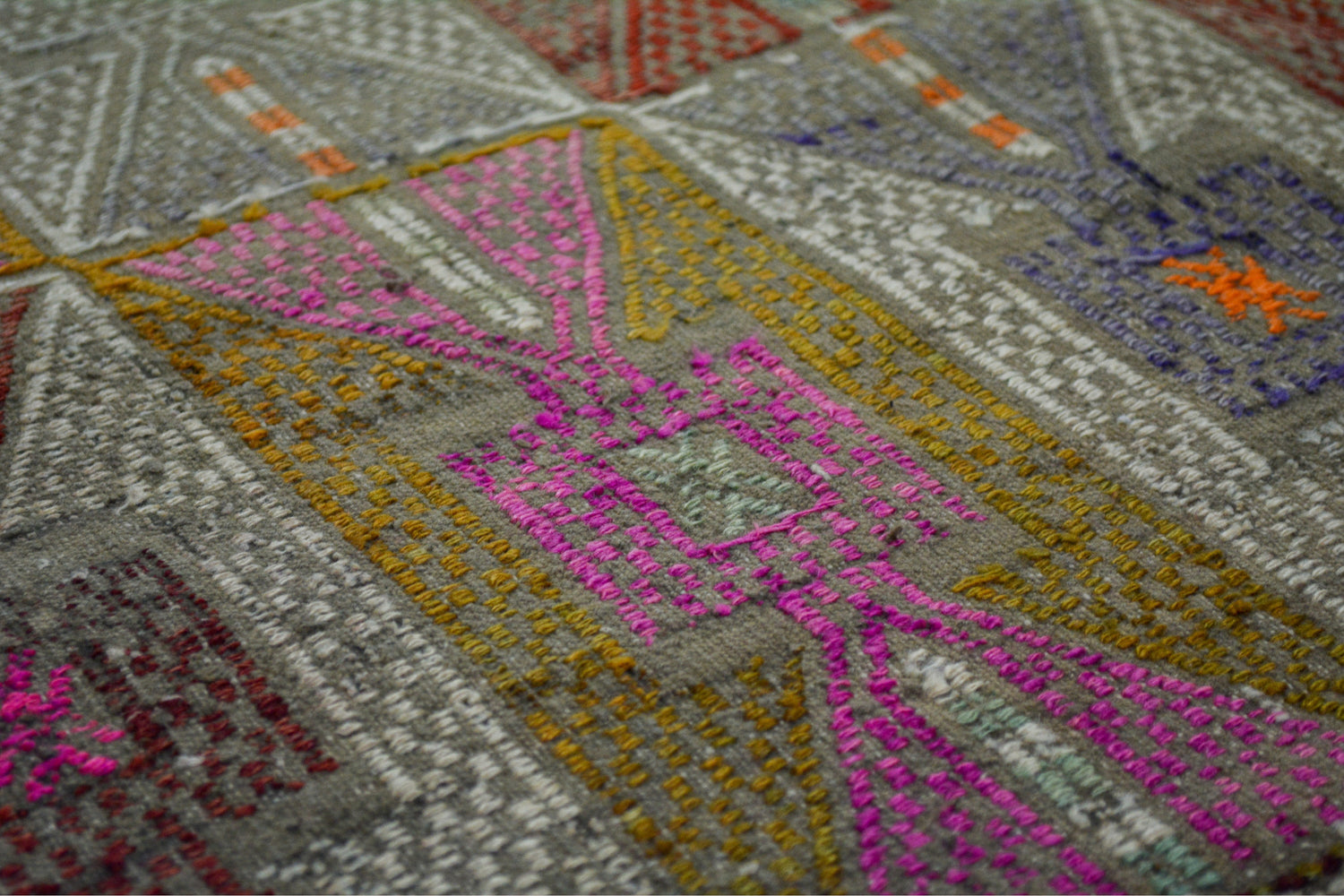 Eskil / 5x9 Vintage Tribal Kilim Rug Detail