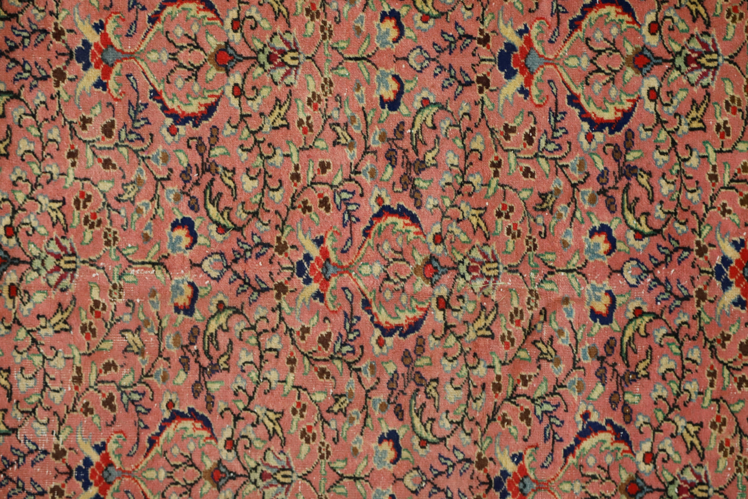 Gergeme / 7x11 Pink Oversize Vintage Carpet Close Up