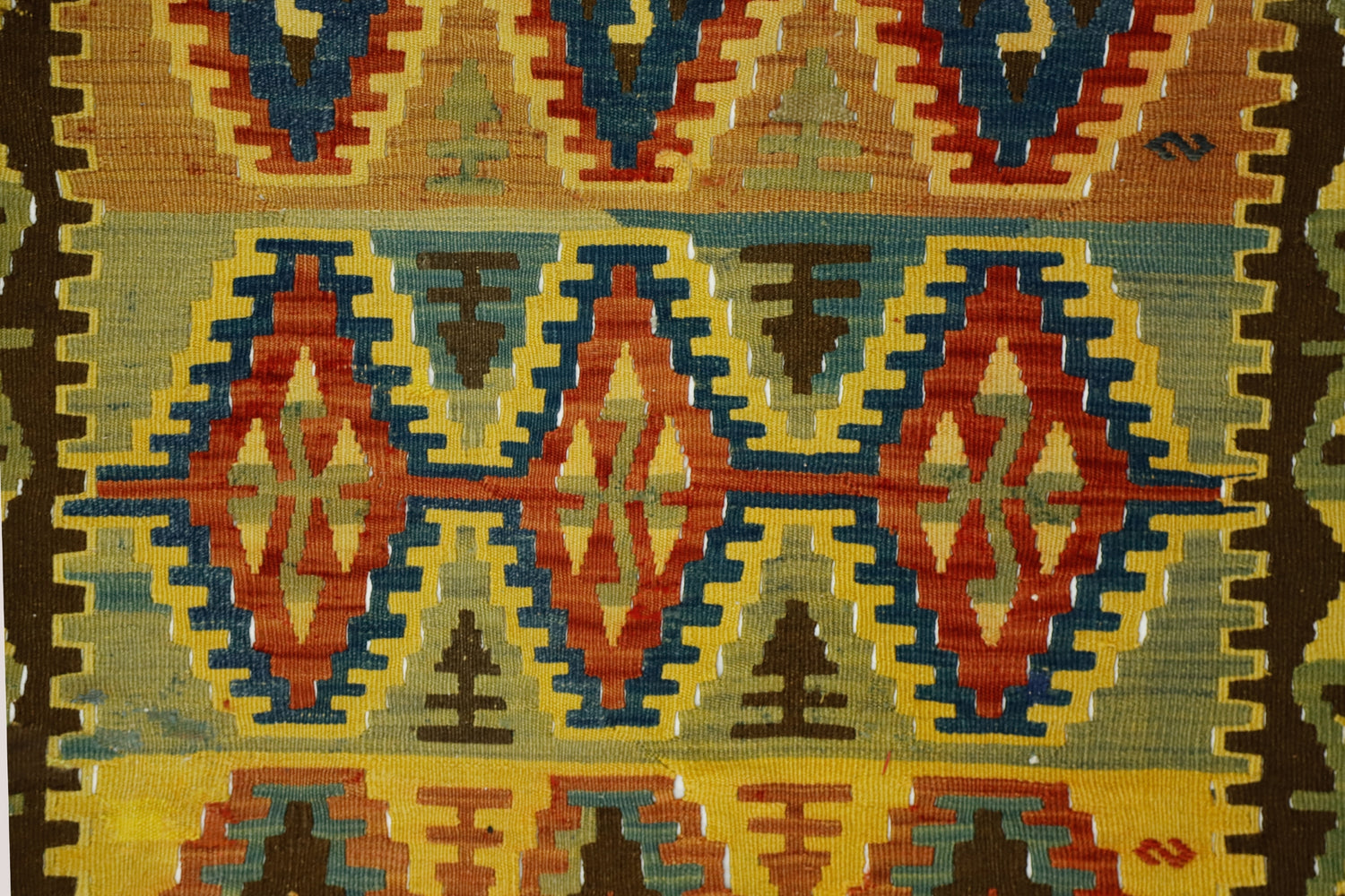 Guzelyurt / 5x9 Boho Wool Vintage Rug Back Close Up