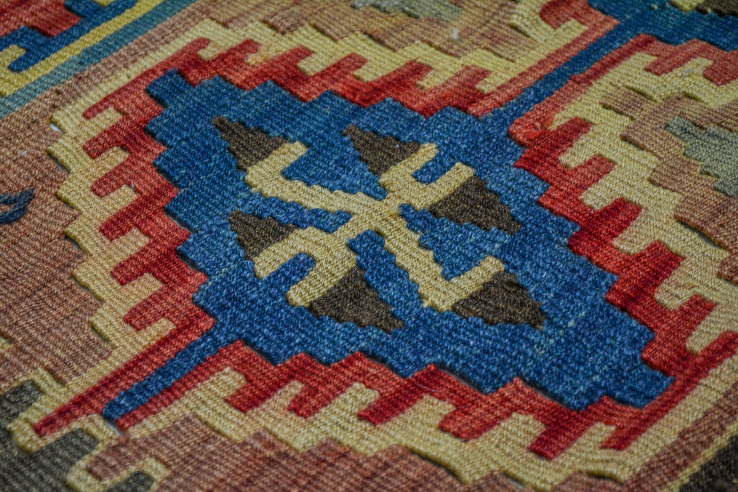 Guzelyurt / 5x9 Boho Wool Vintage Rug Back Detail