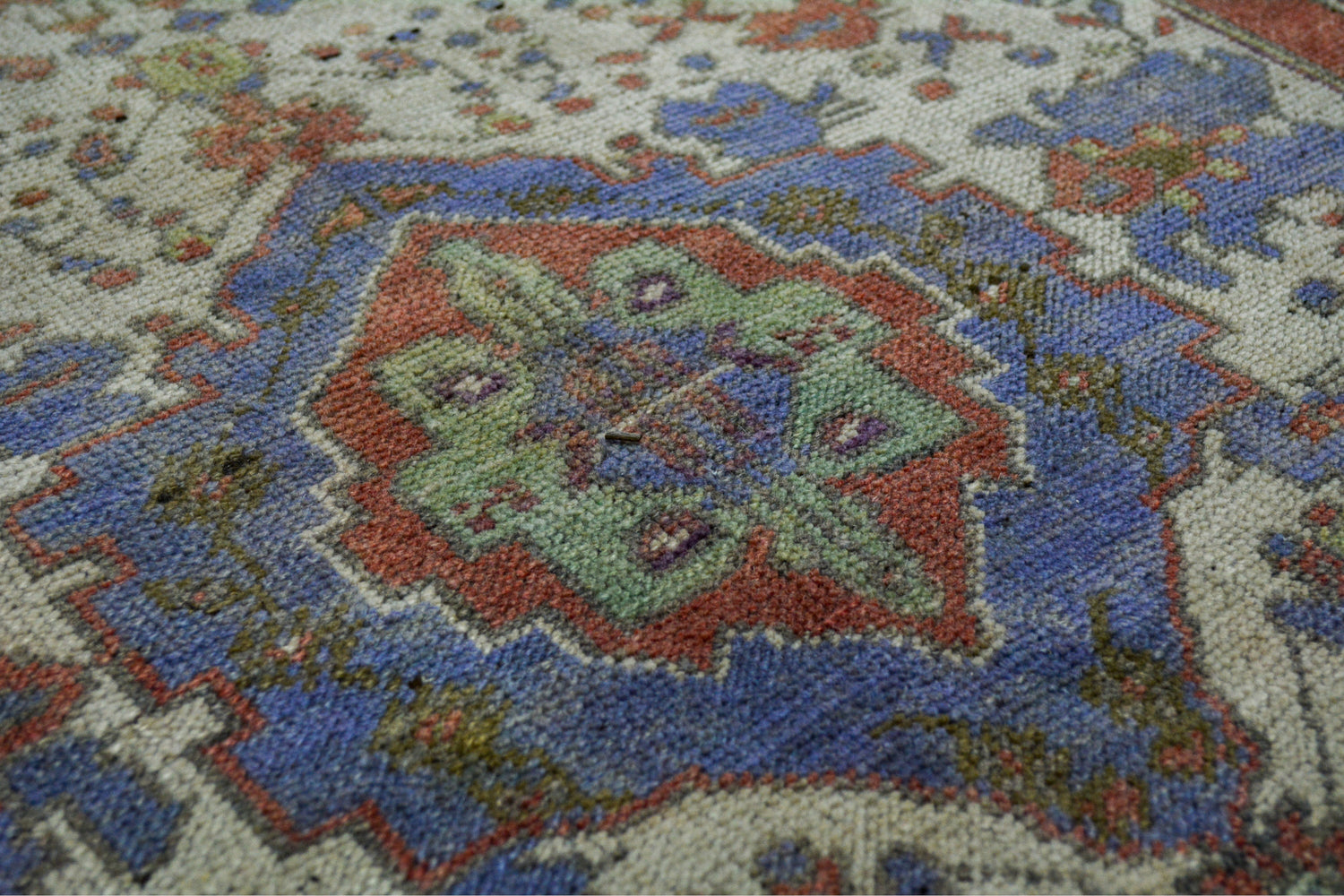 Guzelyurt / 5x9 Boho Wool Vintage Rug Detail