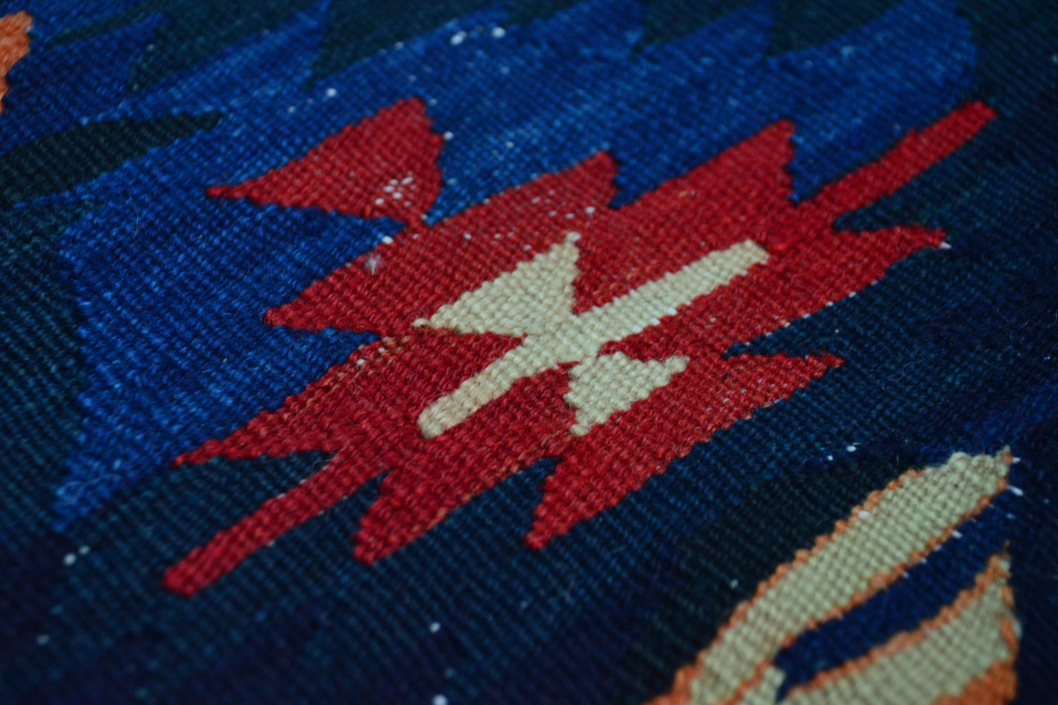 Kırka / 5x9 Rustic Vintage Turkish Kilim Rug Detail