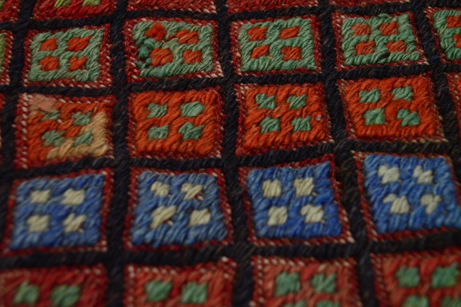 Kalafat / 3x3 Rustic Old Handmade Kilim Rug Detail