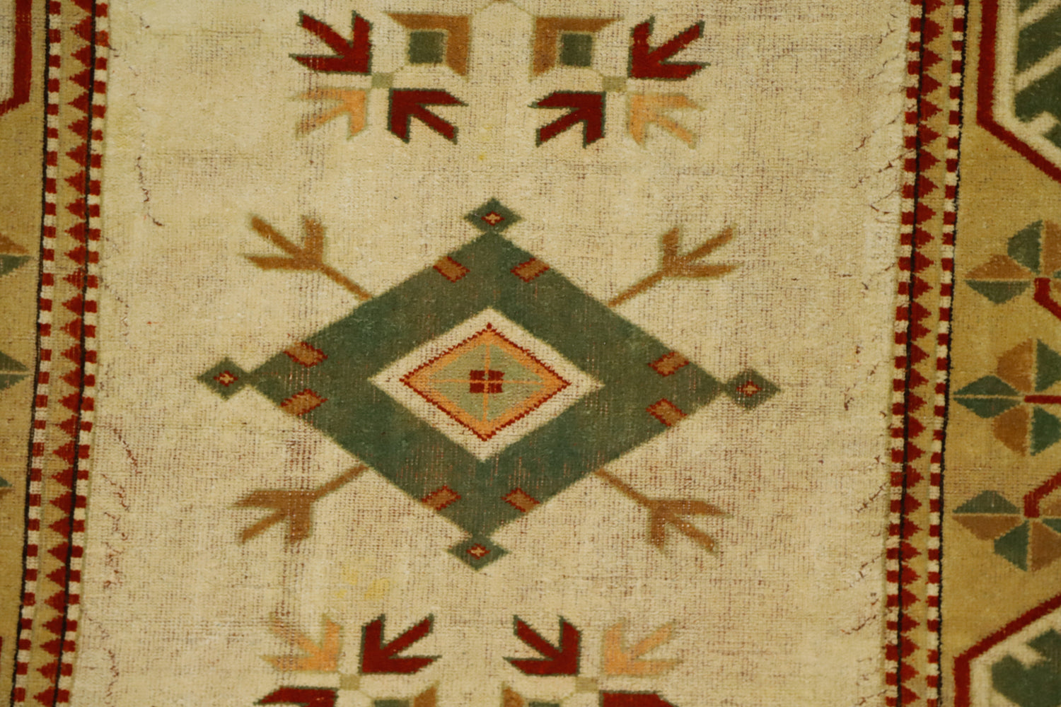 Kandak / 6x9 Muted Vintage Turkish Area Rug Close Up