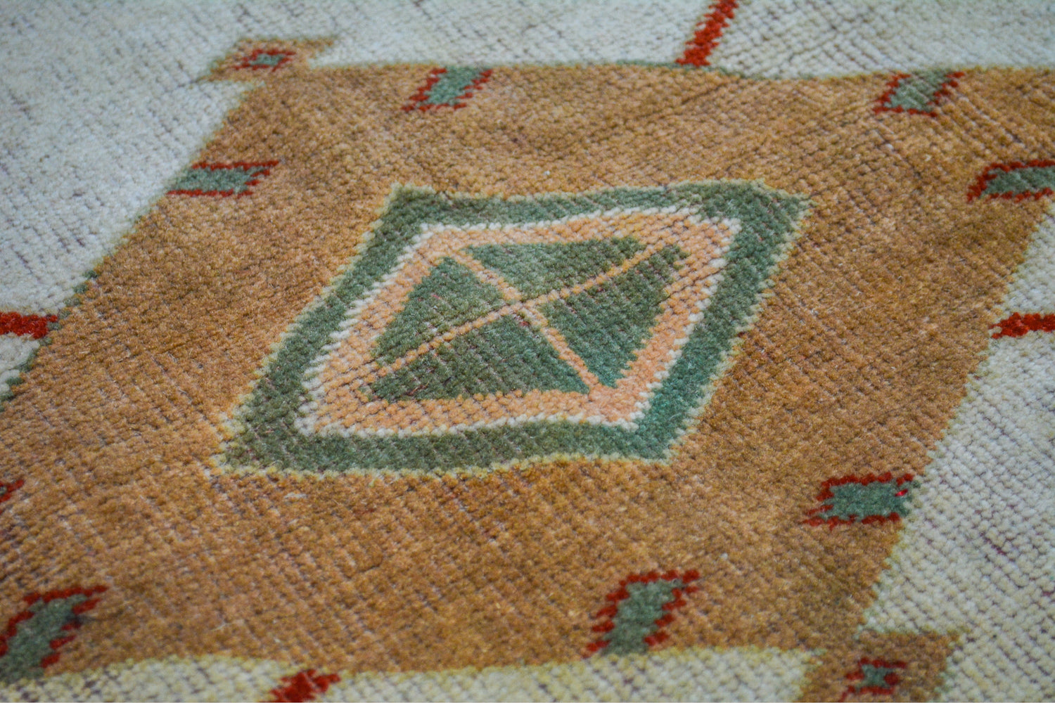 Kandak / 6x9 Muted Vintage Turkish Area Rug Detail