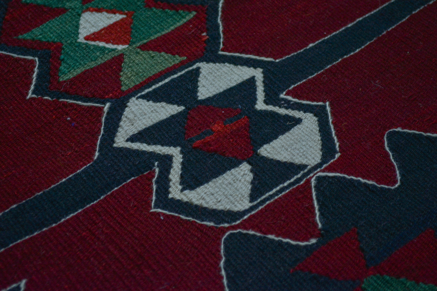 Karakece / 5x7 Antique Red Boho Kilim Rug  Detail