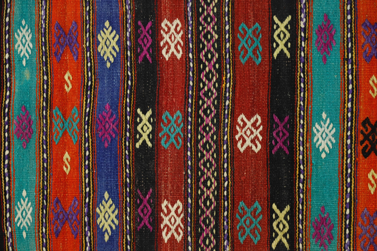 Karlık / 2x13 Wool Bohemian Kilim Runner Close Up