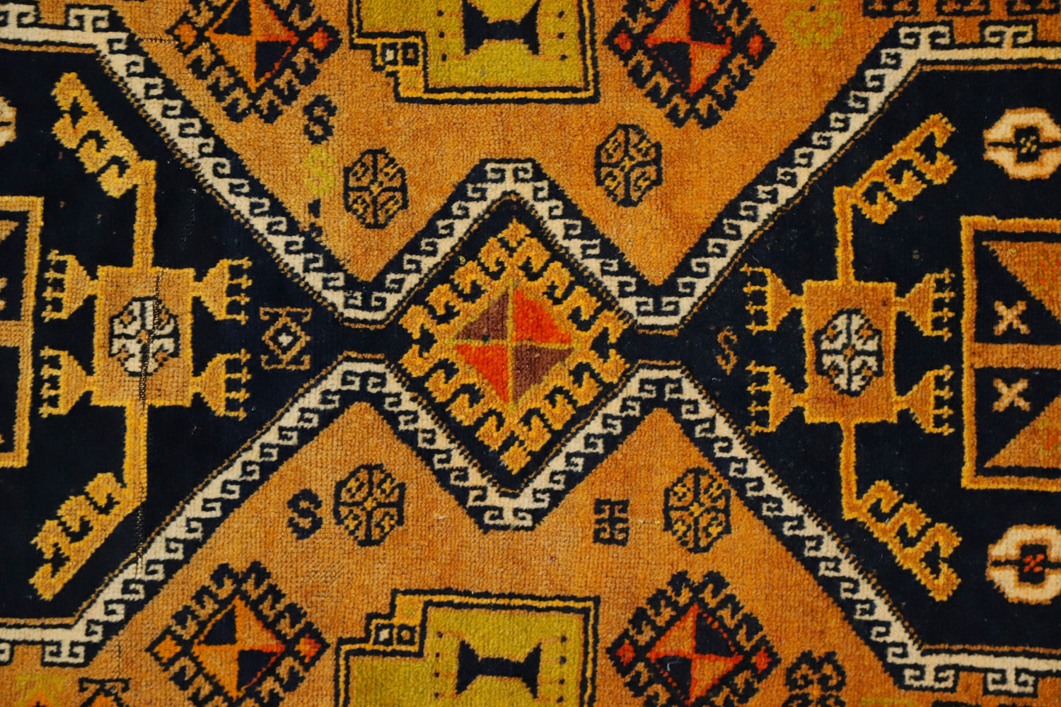 Sere Kani / 3x9 Vintage Kurdish Rustic Rug Runner Close Up