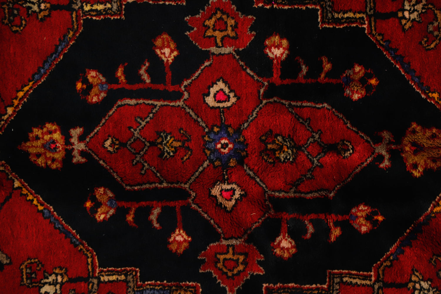 Serpincik / 5x10 Red Anatolian Vintage Carpet Close Up