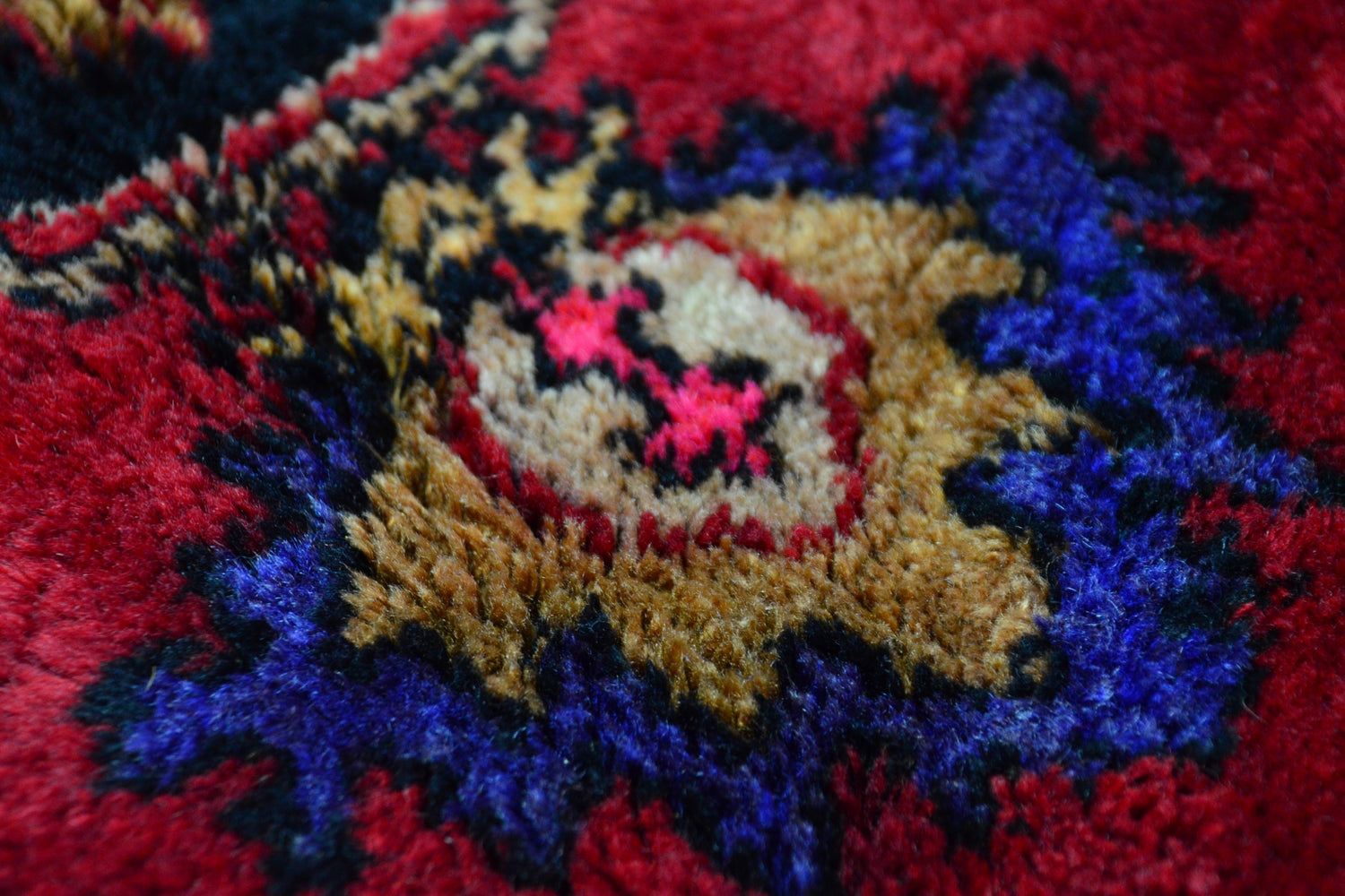Serpincik / 5x10 Red Anatolian Vintage Carpet Detail