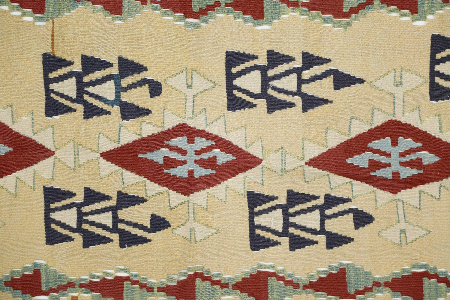 Tomarza / 3x5 Bohemian Wool Turkish Kilim Rug Close Up