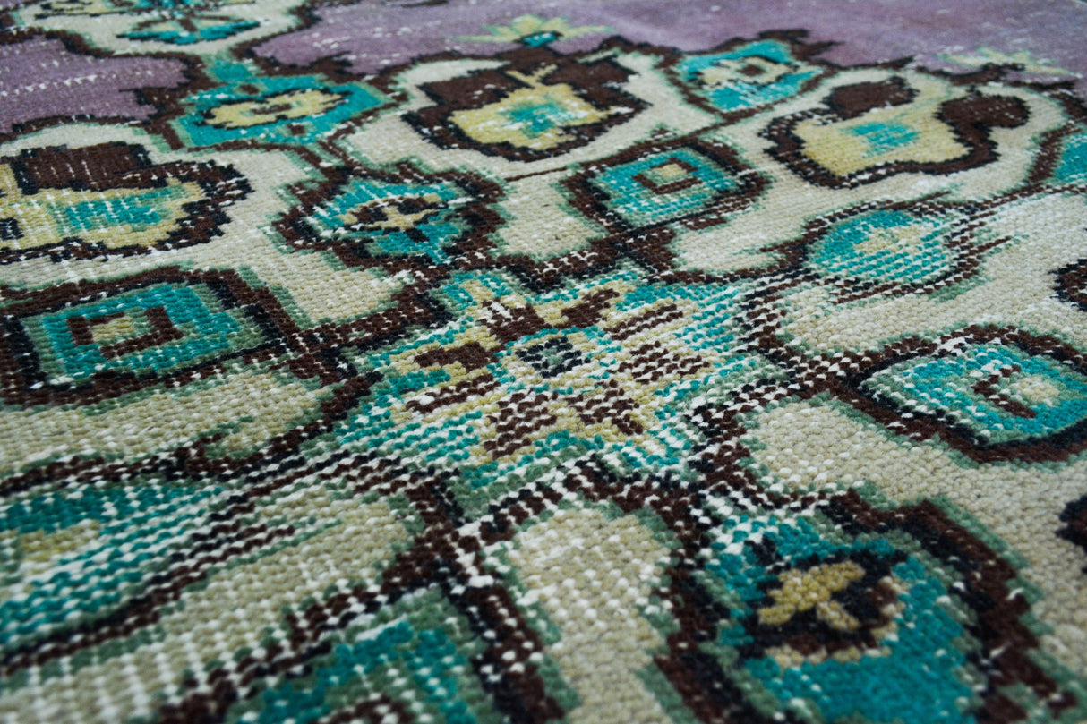 Uluborlu / 6x8 Vintage Turkish Area Rug Detail