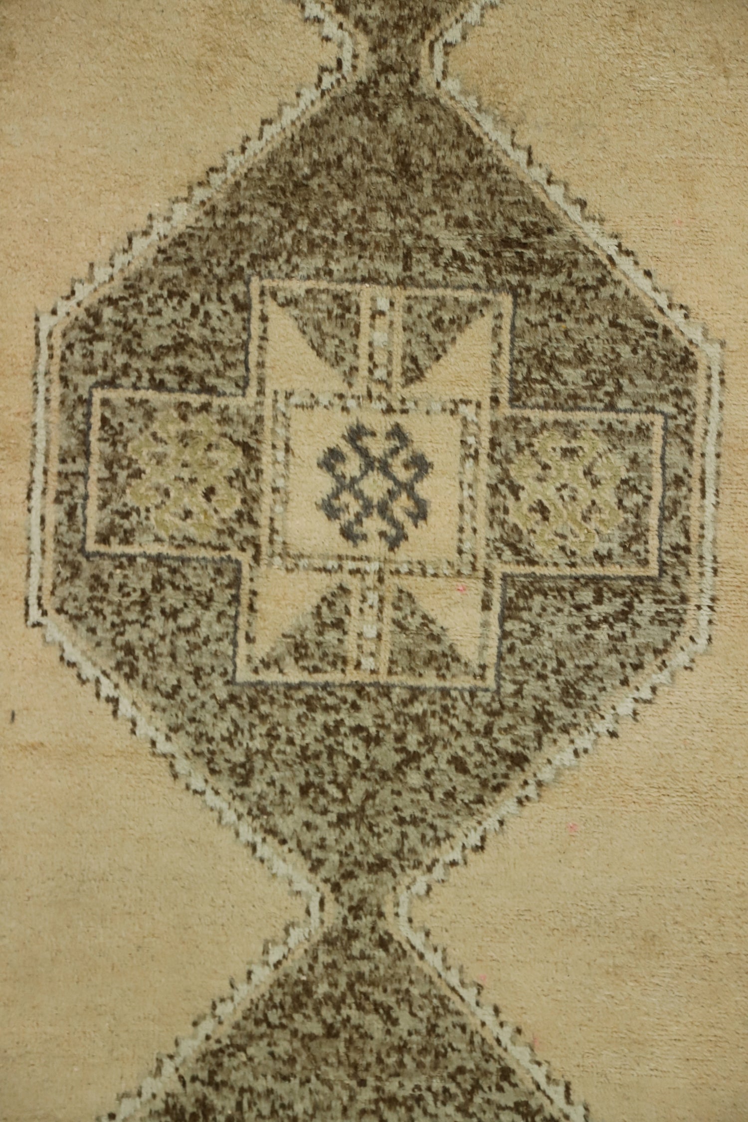 Yunak / 4x11 Vintage Pastel Hallway Rug Runner Close Up