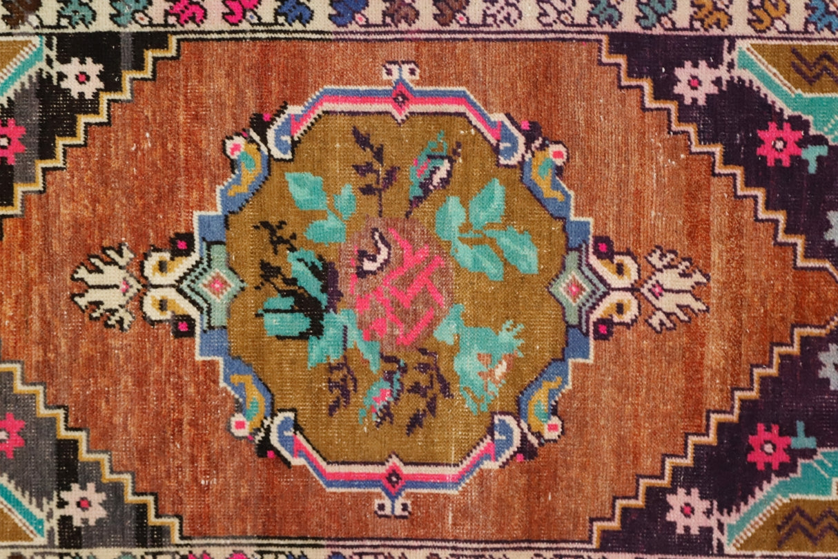 Çiçek Desenli El Dokuma Antika Halı / Feke 53 x 109 cm
